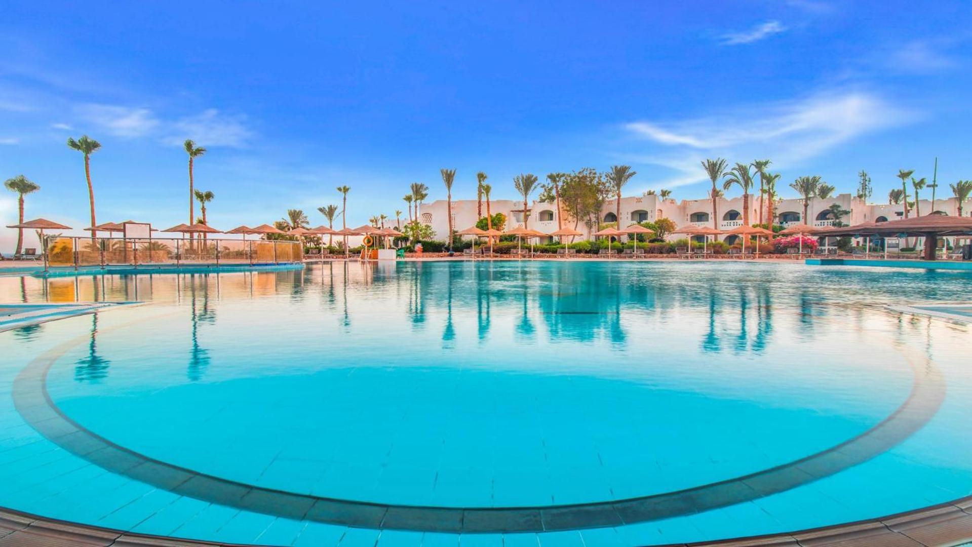 Domina Coral Bay Resort, Diving , Spa & Casino ชาร์มเอลชีค ภายนอก รูปภาพ The swimming pool at the hotel