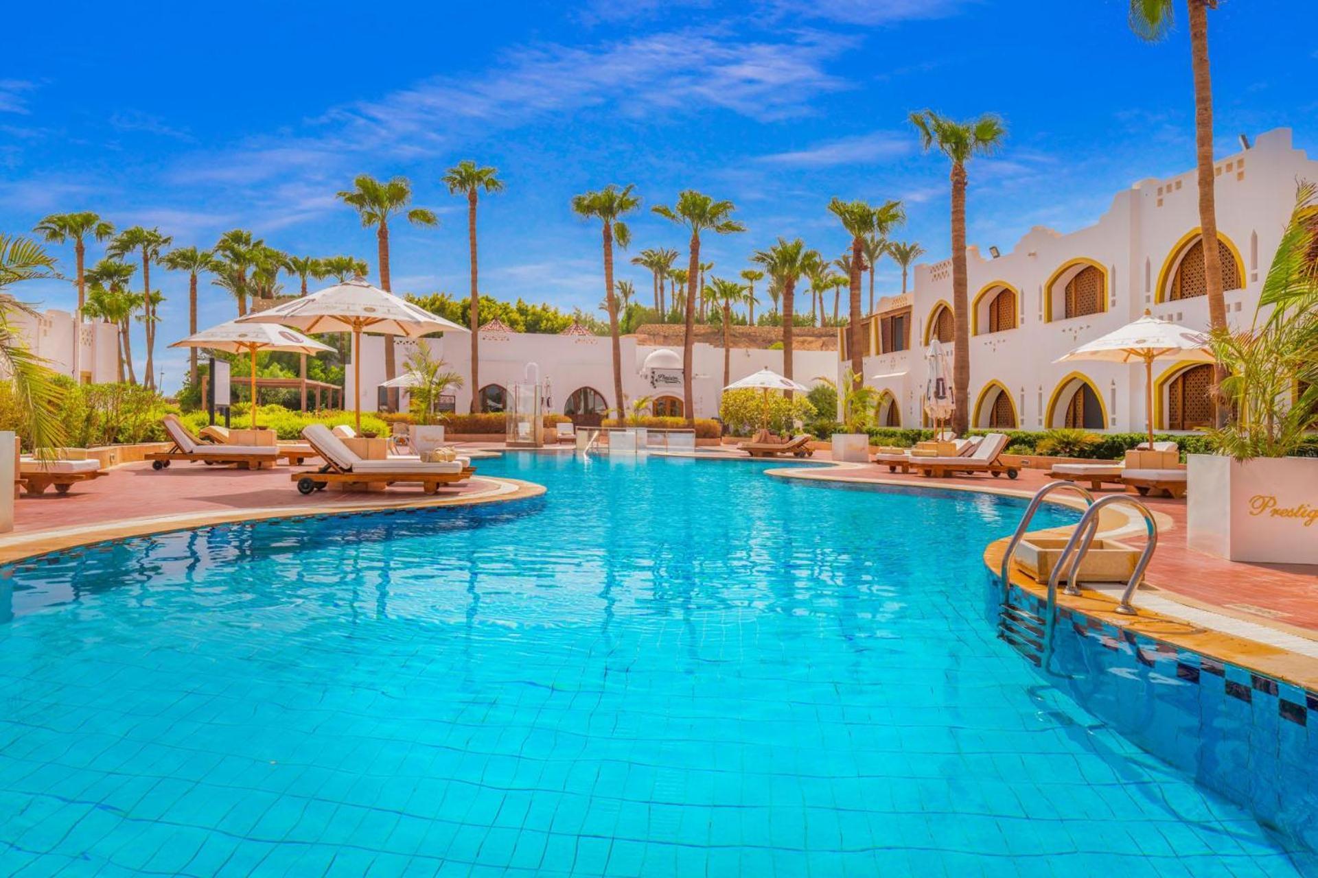Domina Coral Bay Resort, Diving , Spa & Casino ชาร์มเอลชีค ภายนอก รูปภาพ The swimming pool at the hotel