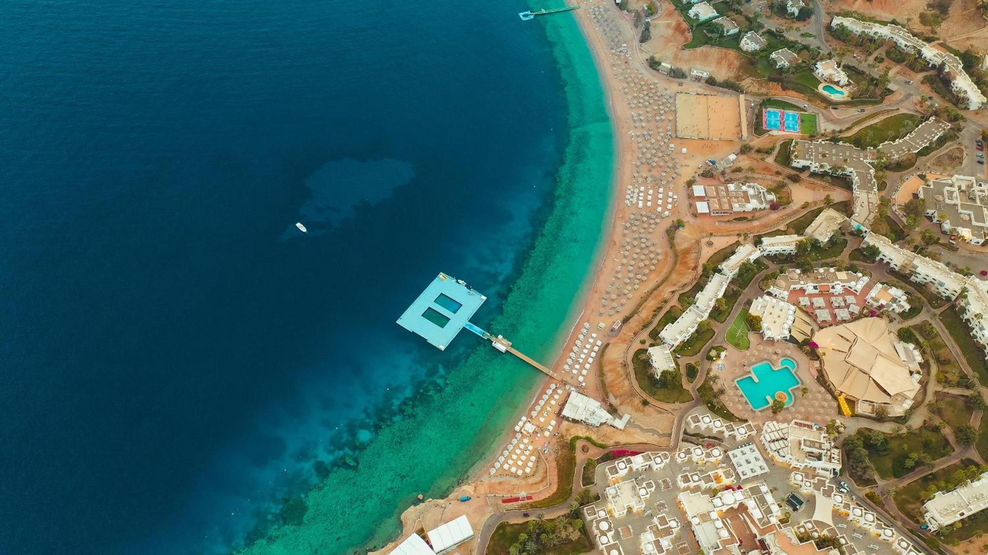 Domina Coral Bay Resort, Diving , Spa & Casino ชาร์มเอลชีค ภายนอก รูปภาพ Aerial view of the bay