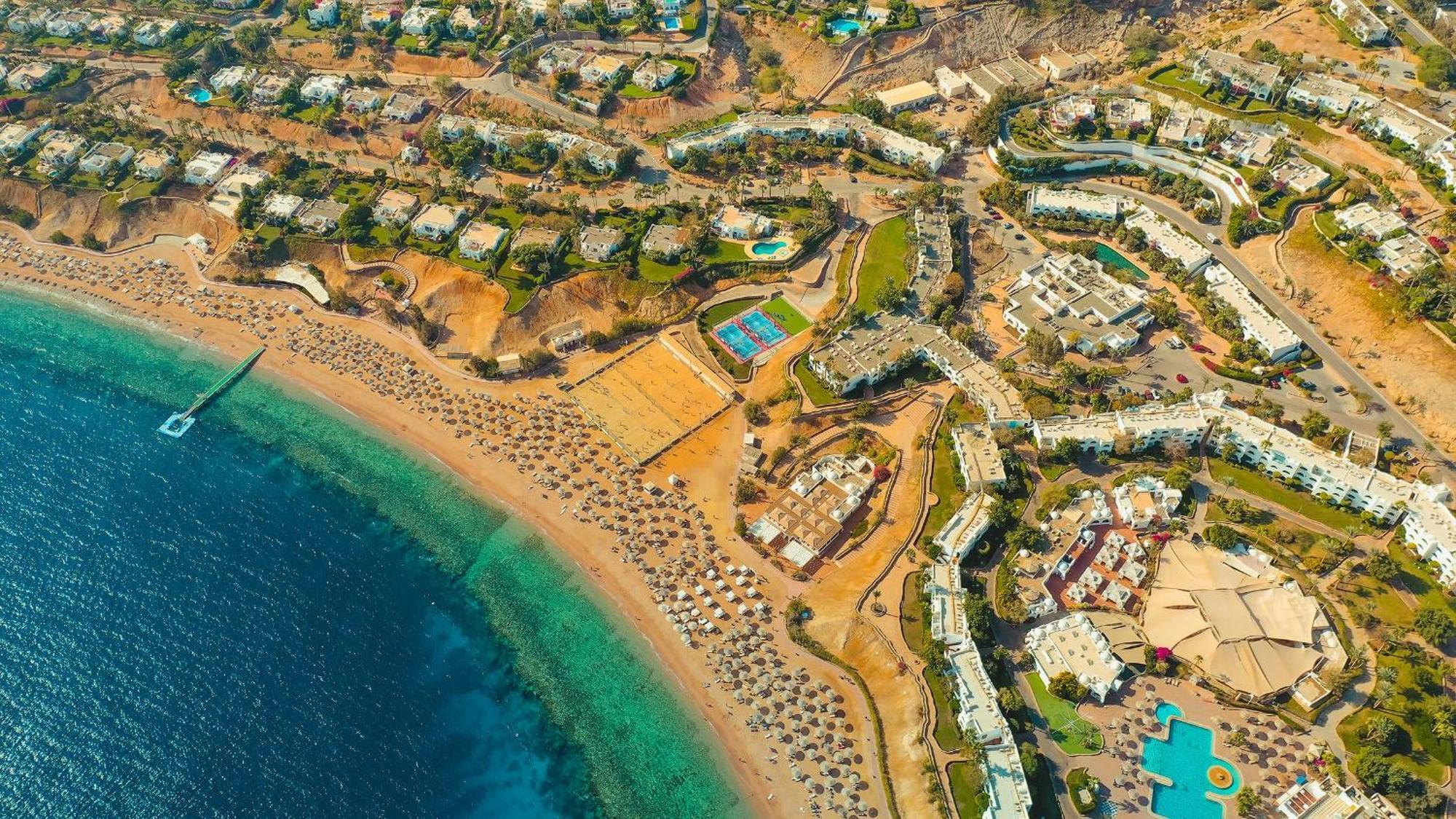 Domina Coral Bay Resort, Diving , Spa & Casino ชาร์มเอลชีค ภายนอก รูปภาพ Aerial view of the bay