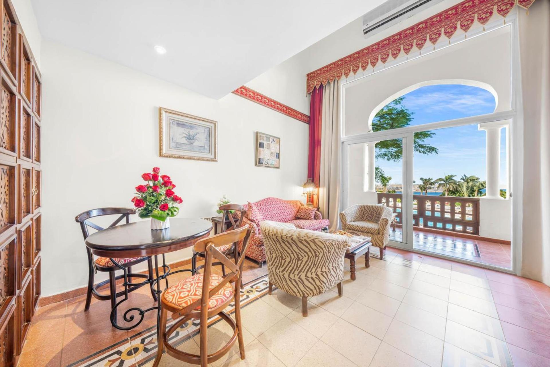 Domina Coral Bay Resort, Diving , Spa & Casino ชาร์มเอลชีค ภายนอก รูปภาพ A typical living room in a condominium