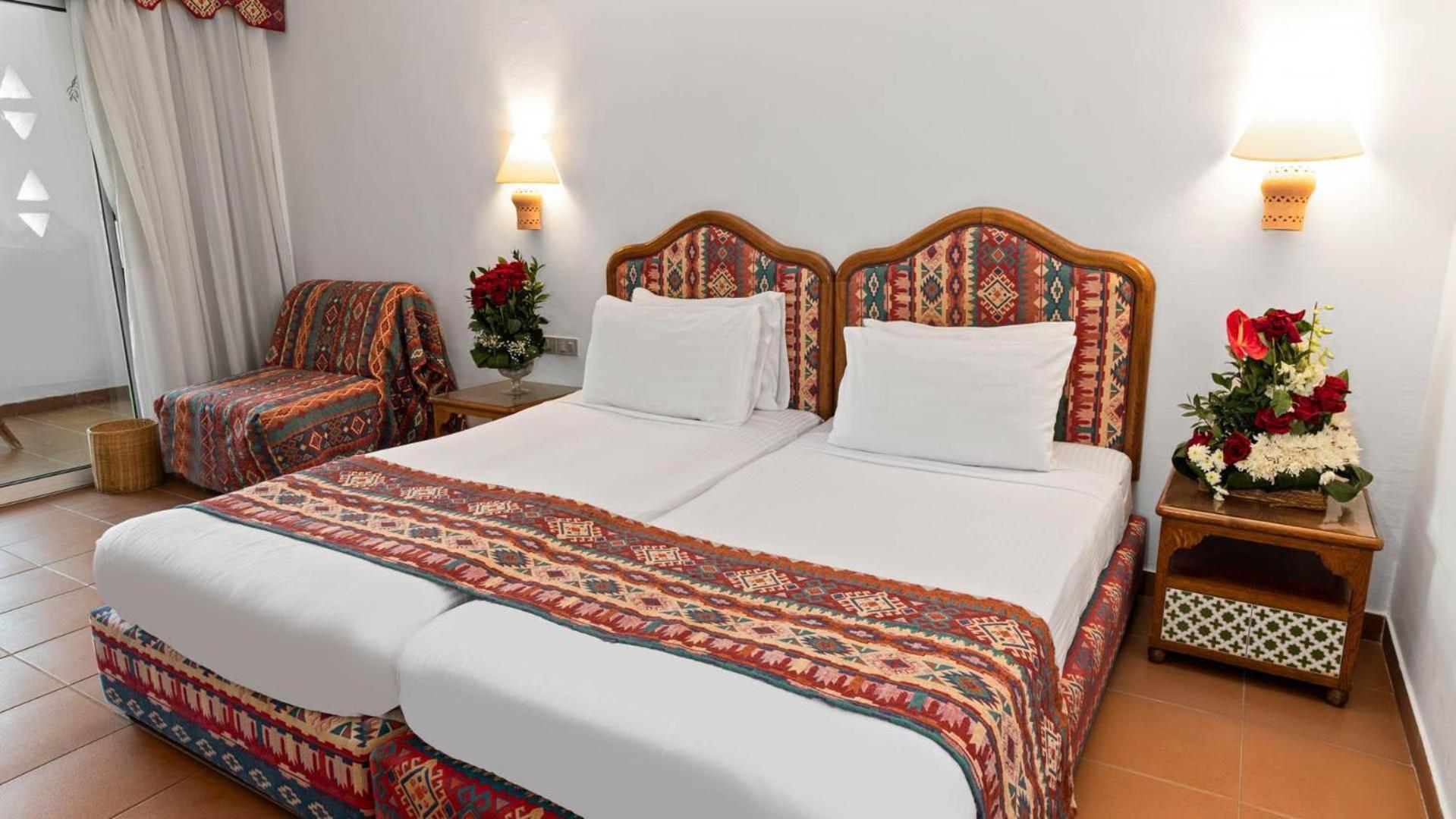 Domina Coral Bay Resort, Diving , Spa & Casino ชาร์มเอลชีค ภายนอก รูปภาพ A guest room at the hotel